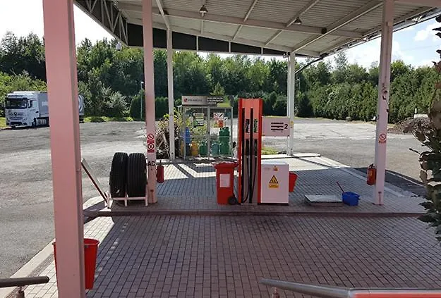 Red Oil Ловосице
